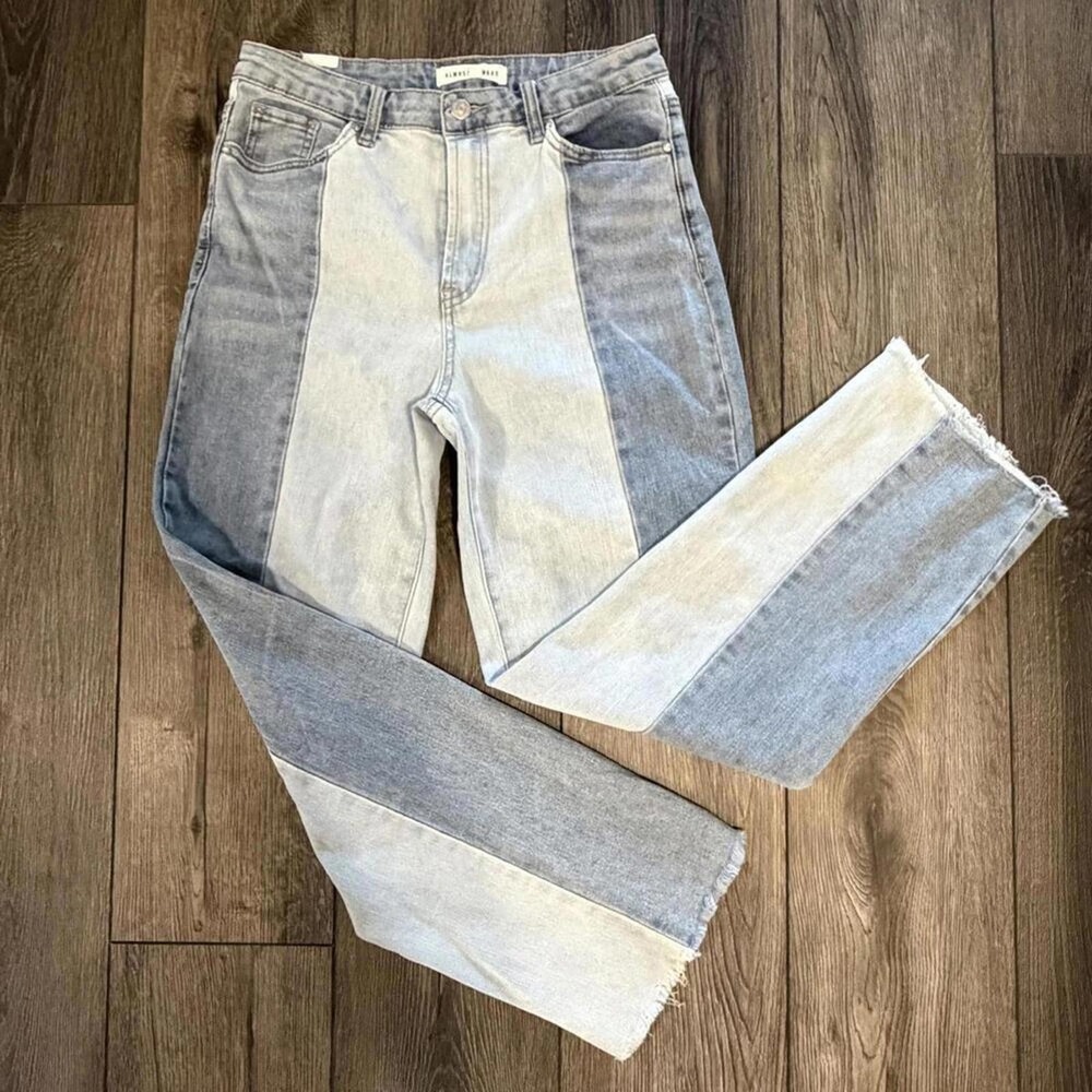 Almost Famous Two Tone High Rise Straight Leg Jeans Raw Hem Size 7 Colorblock - Picture 4 of 15